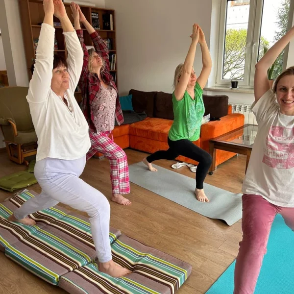 Retreat center for women activists from Ukraine Ретрит-центр для жінок-активісток з України Ретрит-центр для женщин-активисток из Украины